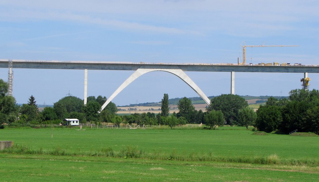 Ein Brückenbogen der zukünftigen Unstruttalbrücke bei Wetzendorf; 09.07.2011
