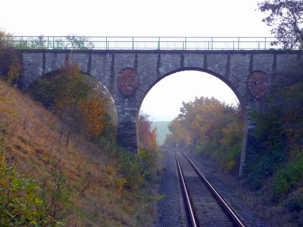 Eine Brücke zwische Wethau und Stößen; 30.10.2009 (Foto: Ralf Kuke)