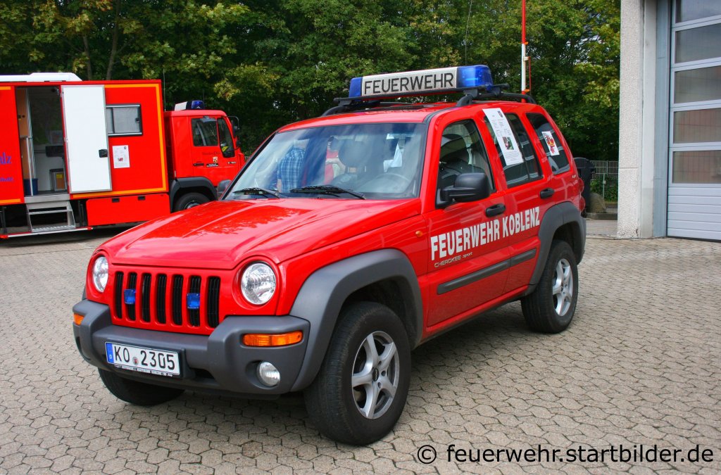 ELW 1 der Feuerwehr Koblenz mit Daimler Chrysler Aufbau.
Aufgenommen beim Tag der Offenen T�r der Fw Koblenz, 28.8.2011. 