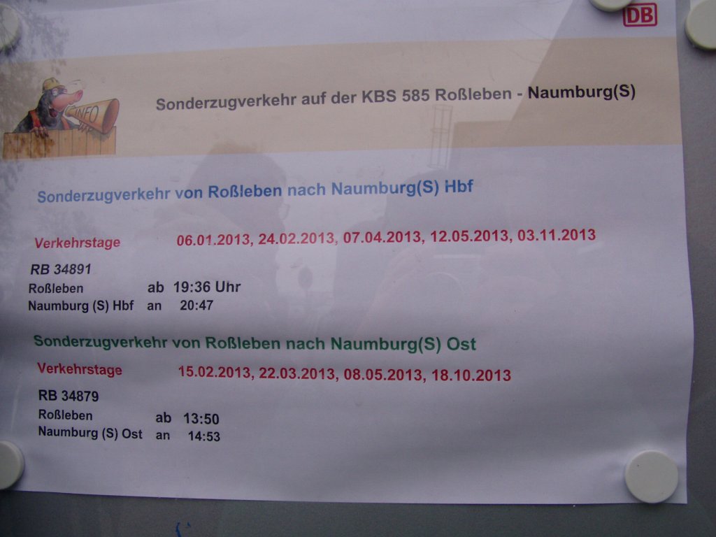 Fahrplan für die Sonderzüge der Burgenlandbahn für die Schüler der Klosterschule in Roßleben, am 21.12.2012 am Bahnhof Roßleben. (Foto: Hannes Petereit)
