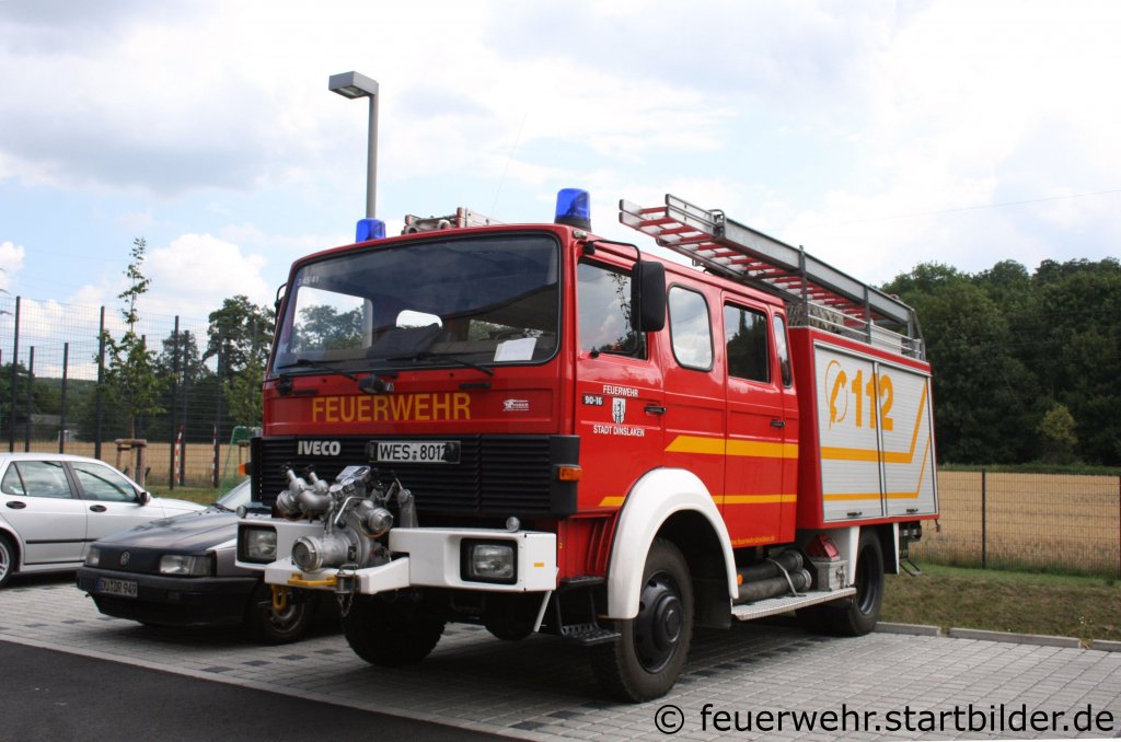 Feuerwehr Dinslaken
LF 16TS (Funk:3/45/41).
Aufgenommen bei der Feuerwehr Dinslaken am 10.7.2011.