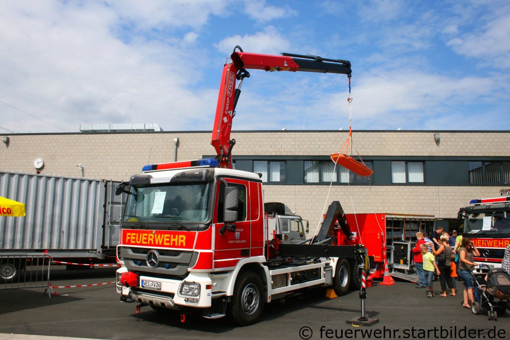 Feuerwehr Dinslaken
WLF (Funk:3/65/21).
Aufgenommen bei der Feuerwehr Dinslaken am 10.7.2011.