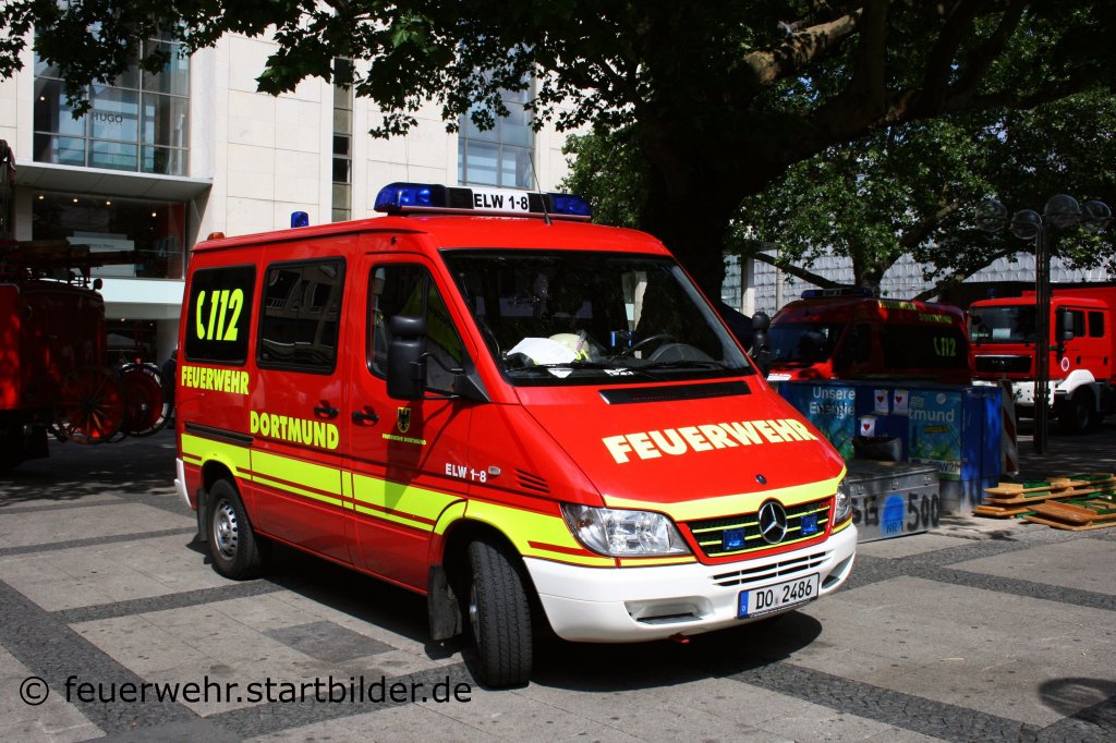 Feuerwehr Dortmund
ELW 1-8.
Aufgenommen beim Stadtfeuerwehrtag in Dortmund am 11.6.2011.
