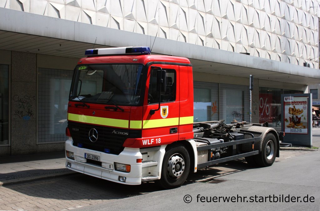 Feuerwehr Dortmund
WLF 18 (Funk:02/24/01).
Aufgenommen beim Stadtfeuerwehrtag in Dortmund am 11.6.2011.