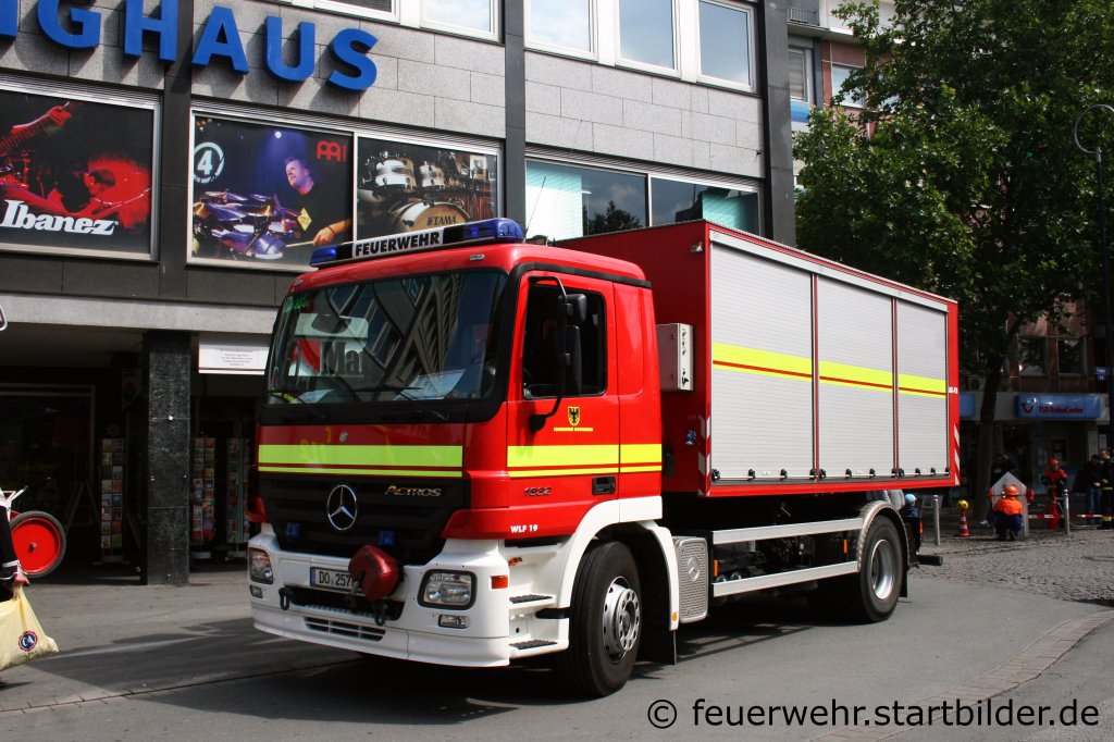 Feuerwehr Dortmund
WLF 19 (Funk:01/52/01).
Aufgenommen beim Stadtfeuerwehrtag in Dortmund am 11.6.2011.