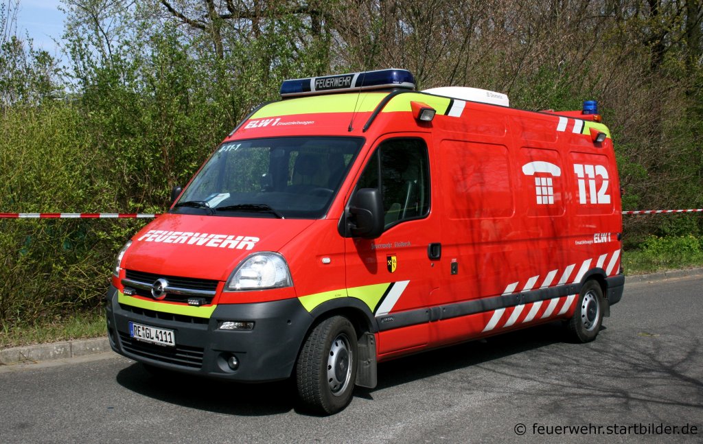 Feuerwehr Gladbeck
Florian Gladbeck 4/11/1
RE GL 4111
ELW 1
OPEL
Aufgenommen bei Tag der Offenen T�r der Feuerwehr Gladbeck Rentfort,24.4.2010 