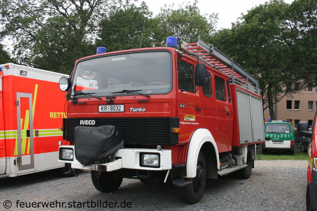 Feuerwehr Krefeld
LF 16TS (Funk:7/45/2).
Aufgenommen beim Blaulichtag in Krefeld am 10.7.2011.