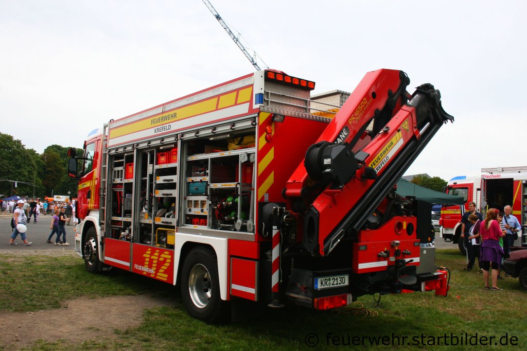 Feuerwehr Krefeld
RW 2 (Funk:1/52/1).
Das Fahrzeug hat einen Gimaex/Schmitz Aufbau.
Aufgenommen beim Blaulichtag in Krefeld am 10.7.2011. 