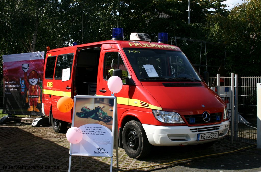Feuerwehr Monheim
Florian Mettmann 7/11/1
ME 2582
ELW 1
MB Sprinter
Aufgenommen beim Tag der Offenen T�r der Feuerwehr Monheim am Rhein, 11.9.2010
