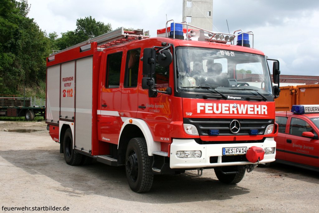 Feuerwehr Schermbeck
10/46/21
WES FW 14
HLF 10/16
Mercedes Atego
Aufgenommen beim Tag der offenen T�r der Feuerwehr Dorsten, 13.6.2010.