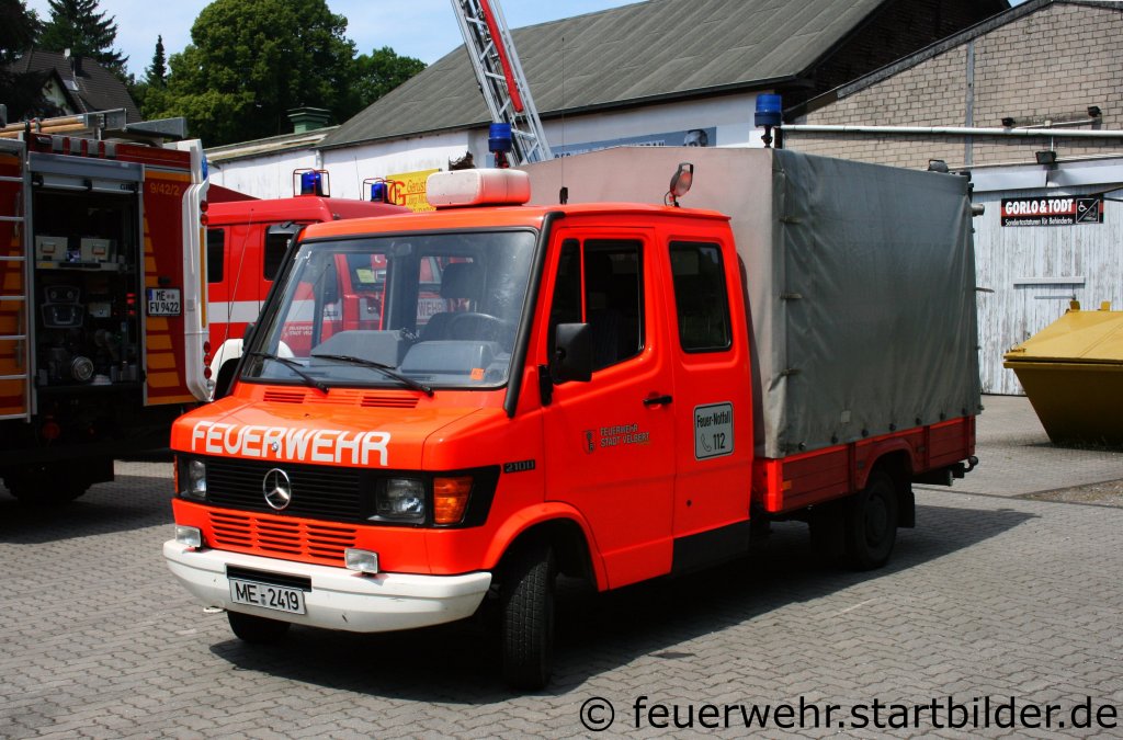 Feuerwehr Velbert
LKW (ME 2419) (Funk:9/XX/3).
Aufgenommen beim Tag der offenen T�r der Feuerwehr Velbert Langenberg, 4.6.2011.