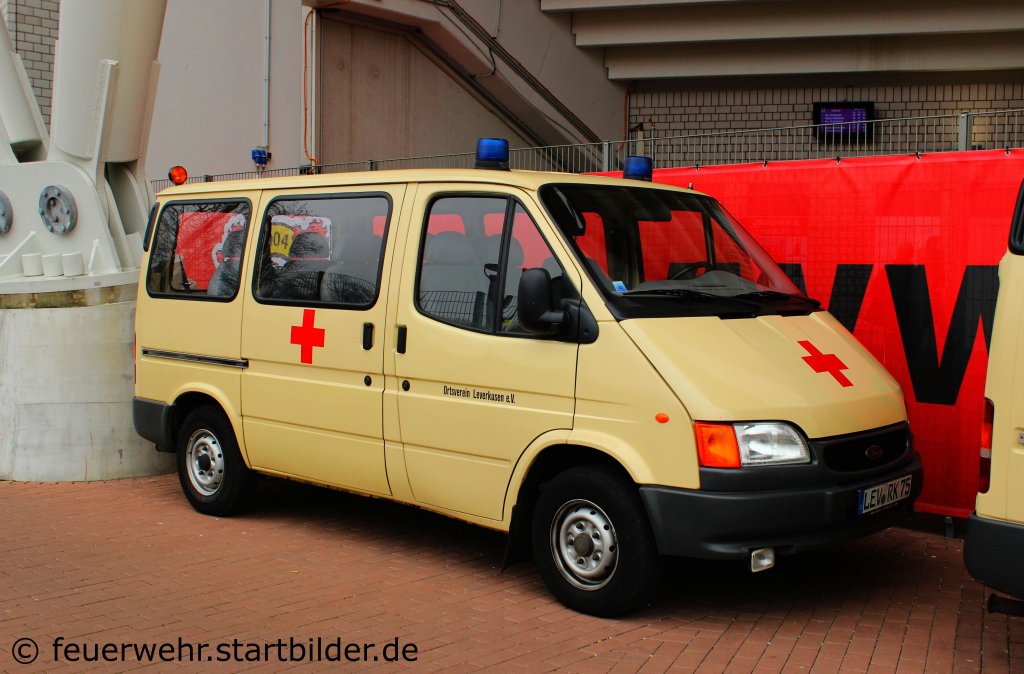 Ford Transit (LEV RK 75) des DRK Ortsvereins Leverkusen.
Aufgenommen an der Bayarena in Leverkusen am 3.3.2012.