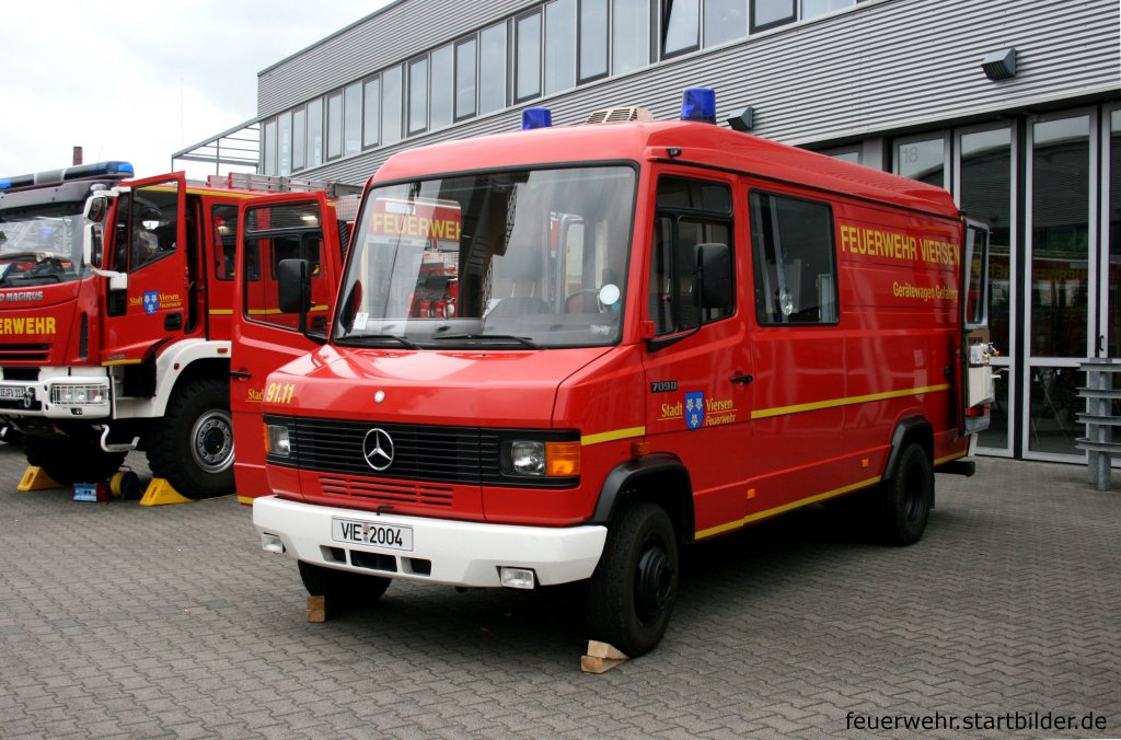 GW-Gefahrgut (Florian Viersen 8/91/11) der Feuerwehr Viersen.
Aufgenommen beim Tag der Offenen T�r der Feuerwehr Viersen Stadtmitte, 20.6.2010.