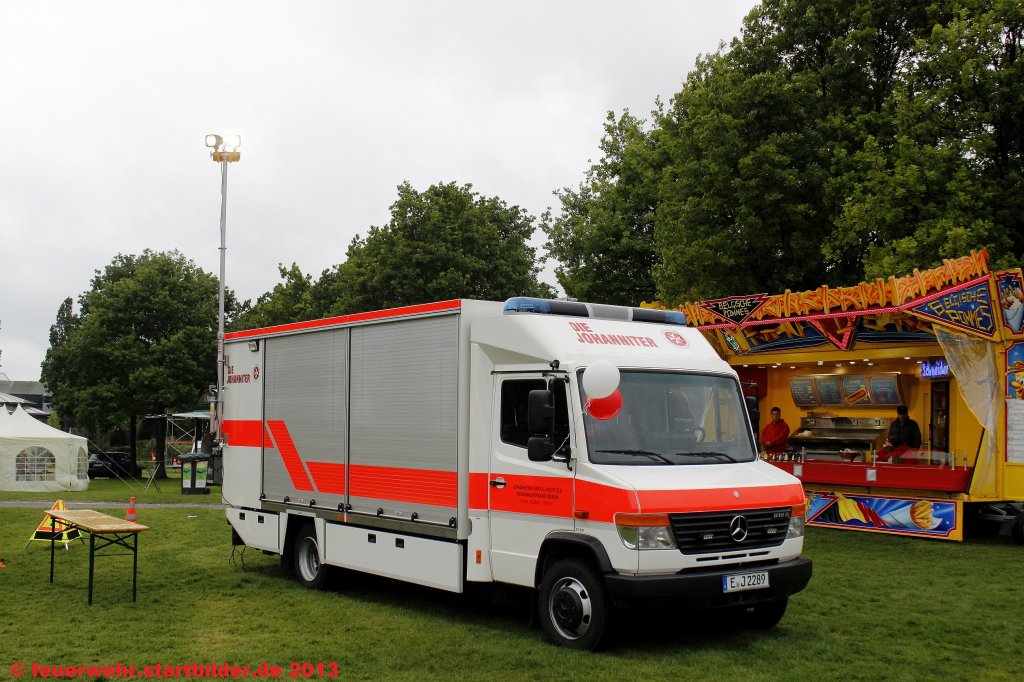 GW-San (Akkon Essen 22/89-02) der Johanniter Essen.
Aufgenommen beim Tag der Hilfsorganisationen am 26.5.2013 in M�lheim.