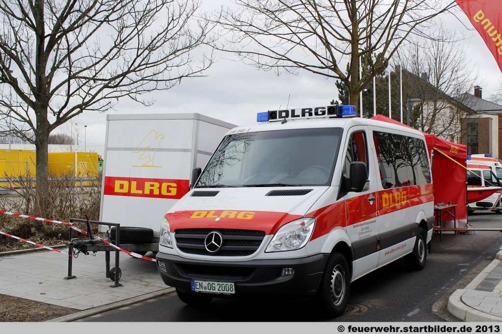 GW-Wasserrettung (14/58/1) des DRK Witten.
Aufgenommen bei einem Stra�enfest in Witten, 17.3.2013.