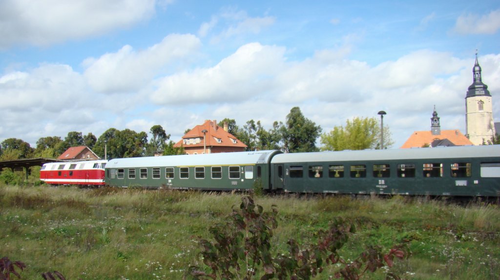 IG 58 3047 e.V. 118 770-7 aus Glauchau, mit dem DPE 13492 von Leipzig-Plagwitz nach Karsdorf, bei der Durchfahrt in Laucha; 10.09.2011 (Foto: Gnther Gbel)