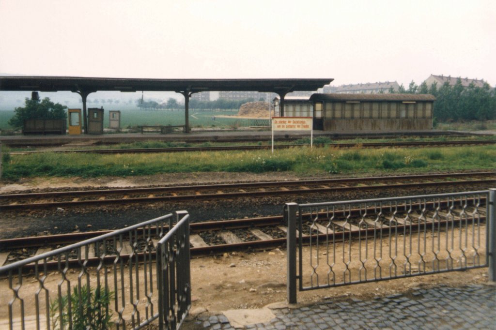  Je stärker der Sozialismus, desto stärker der Frieden  steht auf einem Schild auf dem Lauchaer Bahnhofsgelände im Jahr 1988. (Foto: Günther Göbel) 