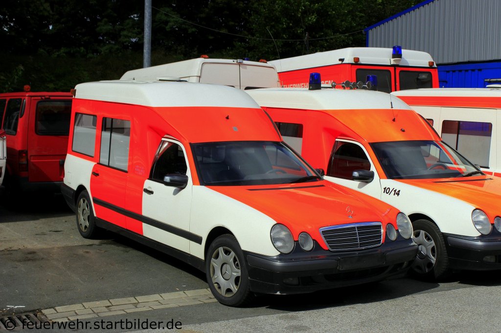 KTW 10/15 wurde nach einem langen Leben bei der Feuerwehr Essen au�er Dienst genommen.
Aufgenommen beim Tdot der BF Essen, 25.8.2012.
