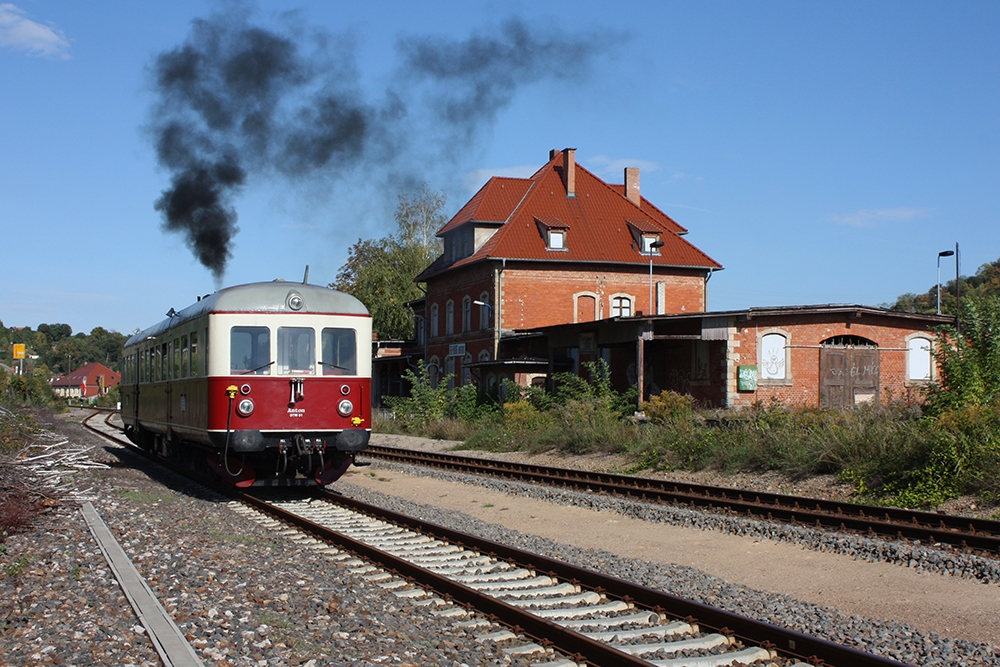 Lappwaldbahn 301 035-1 (DTW 01  Anton ) als DPN 91420 aus Helmstedt, am 03.10.2012 in Freyburg Bbf. (Foto: Marcel Grauke)