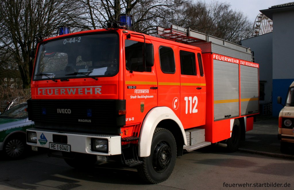 LF 16/12 (RE 6040) (Funk:0/44/2) der Feuerwehr Recklinghausen 
Aufgenommen auf der Palmkirmes in Recklinghausen, 24.3.2010.