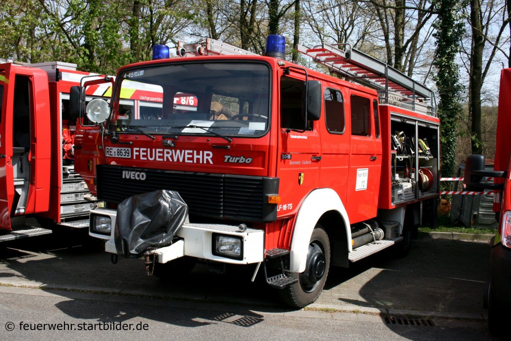 LF 16TS (RE 8639) der Feuerwehr Gladbeck LZ Rentford
Aufgenommen bei Tag der Offenen T�r der Feuerwehr Gladbeck Rentfort,24.4.2010 