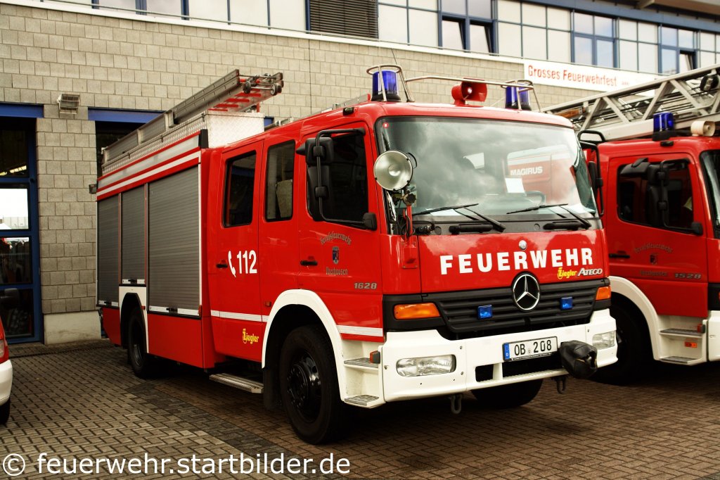 LF 24 (2/46/1) ist auf der Wache 2 in Oberhausen Stationiert.
Aufgenommen am 18.9.2011 beim Tdo der FF Oberhausen Sterkrade.