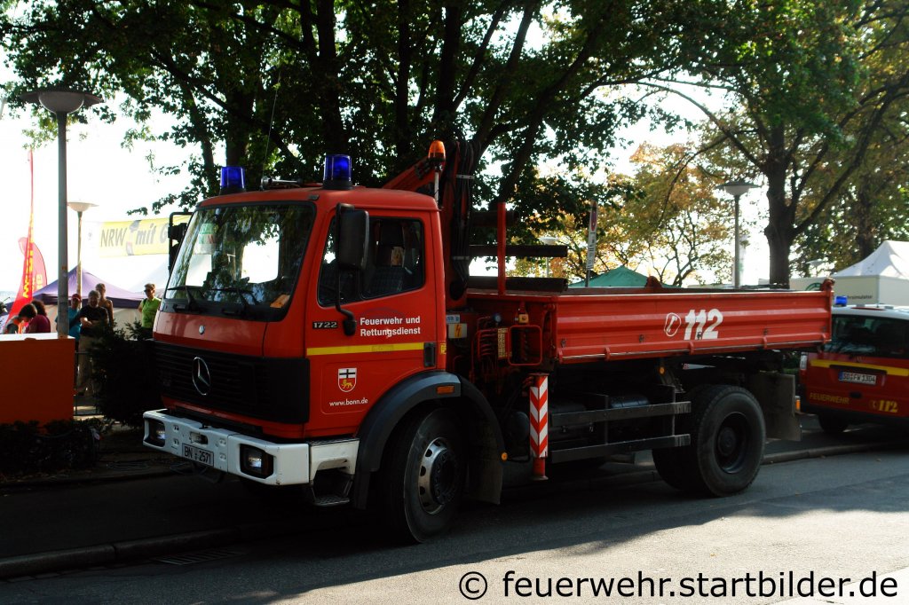 Logistik LKW (BN 2571) der Feuerwehr Bonn.
Aufgenommen beim NRW Tag 2011 in Bonn.