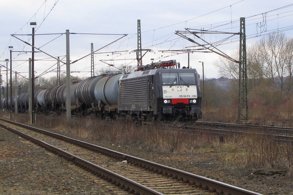 MRCE 189 934-3 mit Kesselwagen Richtung Großkorbetha, bei der Durchfahrt in Naumburg Hbf; 20.03.2010
