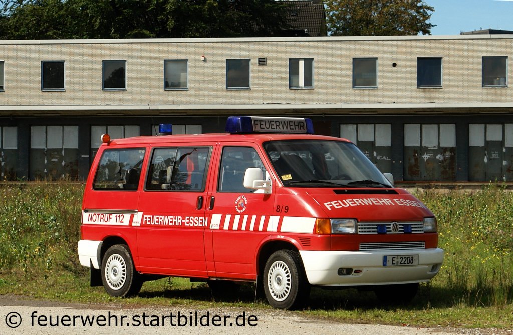 MTW 8/9 (Florian Essen 11/18/4) der Feuerwehr Essen.
Aufgenommen beim Tag der Offenen T�r der Feuerwache 1 in Essen, 10-11.9.2011.
Das Fahrzeug ist bei der FF Burgaltendorf Stationiert.
