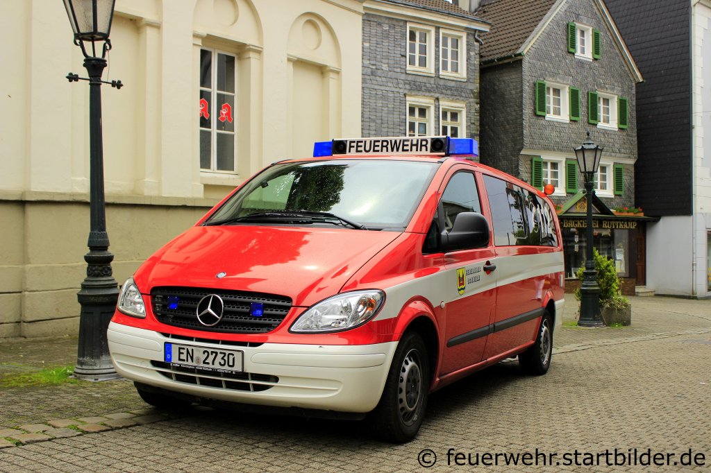 MTW der Feuerwehr Schwelm.
Das Fahrzeug ist bei der FF Schwelm Winterberg Stationiert.
Aufgenommen beim Tag der Feuerwehr in Schwelm, 16.6.2012.