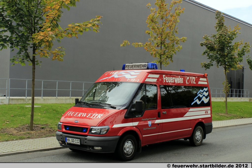 MTW (Florian Bad Friedrichshall 1/19-1) der Feuerwehr Bad Friedrichshall.
Das Fahrzeug ist Baujahr 2002 und wurde von der Firma P�tting umgebaut.
Aufgenommen beim Jubil�um 50 Jahre LFV-Rheinland-Pfalz in Mainz,6.10.2012.