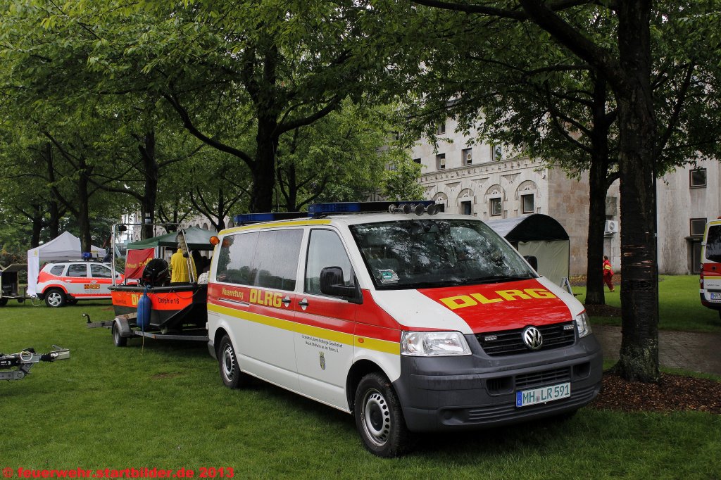 MTW (MH LR 591) der DLRG M�lheim Ruhr.
Aufgenommen beim Tag der Hilfsorganisationen am 26.5.2013 in M�lheim.