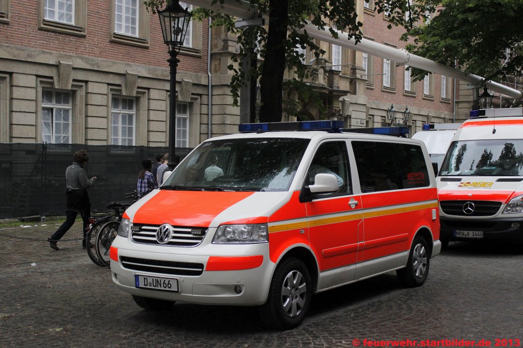 NEF (D UN 66) der Johanniter D�sseldorf.
Das Fahrzeug wurde bei der Autovermietung Neuroht angemietet.
Aufgenommen beim Japantag in D�sseldorf, 25.5.2013.