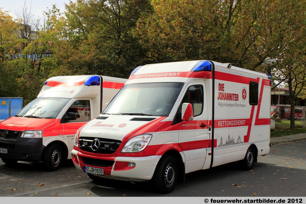 RTW (Akkon Mainz 9/83-05) der Johanniter Mainz.
Aufgenommen beim Jubil�um 50 Jahre LFV-Rheinland-Pfalz in Mainz,6.10.2012.
