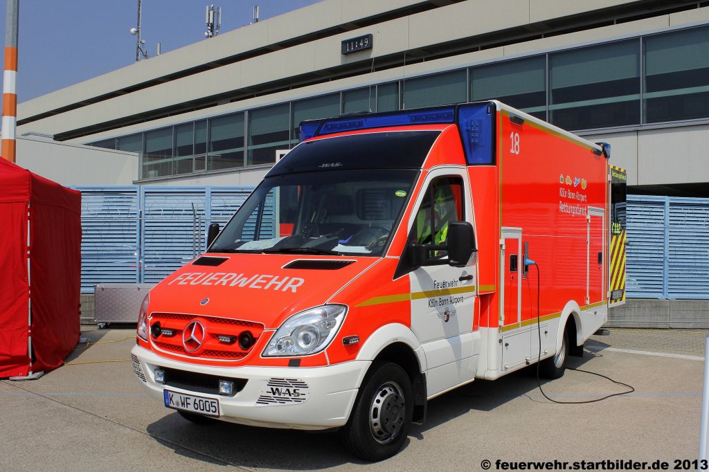 RTW Florian Flughafen K�ln/Bonn 18.
Das Fahrzeug hat einen WAS Aufbau.
Aufgenommen am 8.6.2013 am Airport K�ln/Bon.