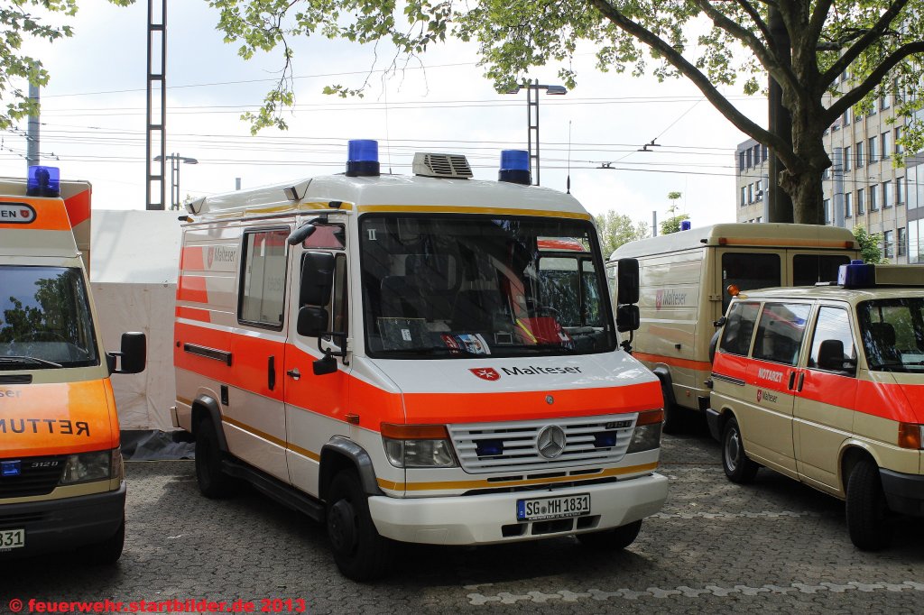 RTW (SG MH 1831) der Malteser Solingen.
Aufgenommen in Solingen Ohligs,25.5.2013.