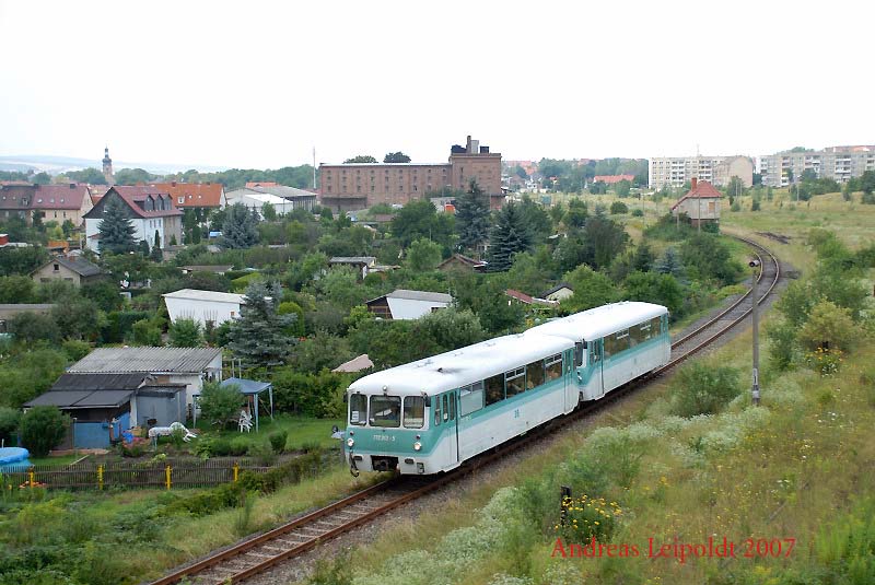TG Ferkeltaxi e.V. 772 312-5 + 772 367-9 als  Unstrut-Express  von Artern nach Nebra, am 22.07.2007 bei der Ausfahrt in Roßleben. (Foto: Andreas Leipoldt)