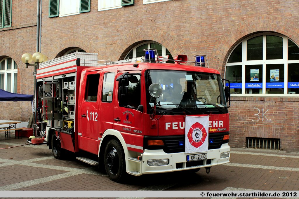 TLF 16/25 (Florian Oberhausen 3/23/1) FF Oberhausen K�nigshardt.
Aufgenommen beim Blaulichttag 2012 in Oberhausen,29.9.2012.