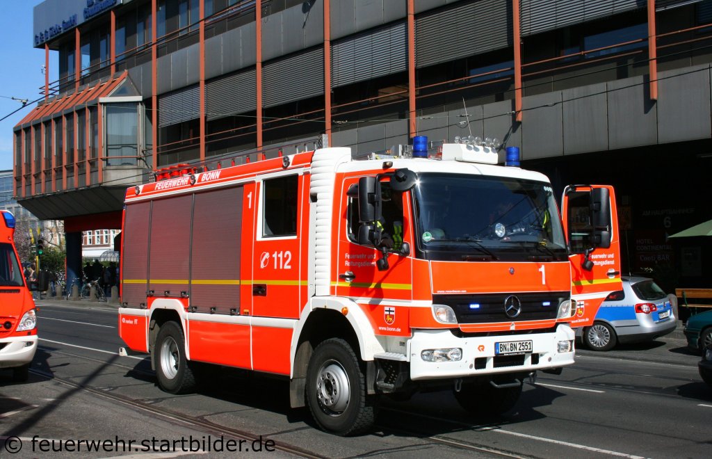 TLF 20/40 (Florian Bonn 1/24/1) der Feuerwehr Bonn.
Das TLF hat einen Rosenbauer Aufbau.
Aufgenommen am HBF Bonn, 2.4.2011.