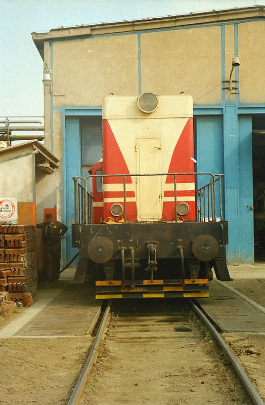 Unbekannte Werklok vom Zementwerk Karsdorf im Jahr 1990 in Karsdorf. (Foto: Helmut Heiderich)