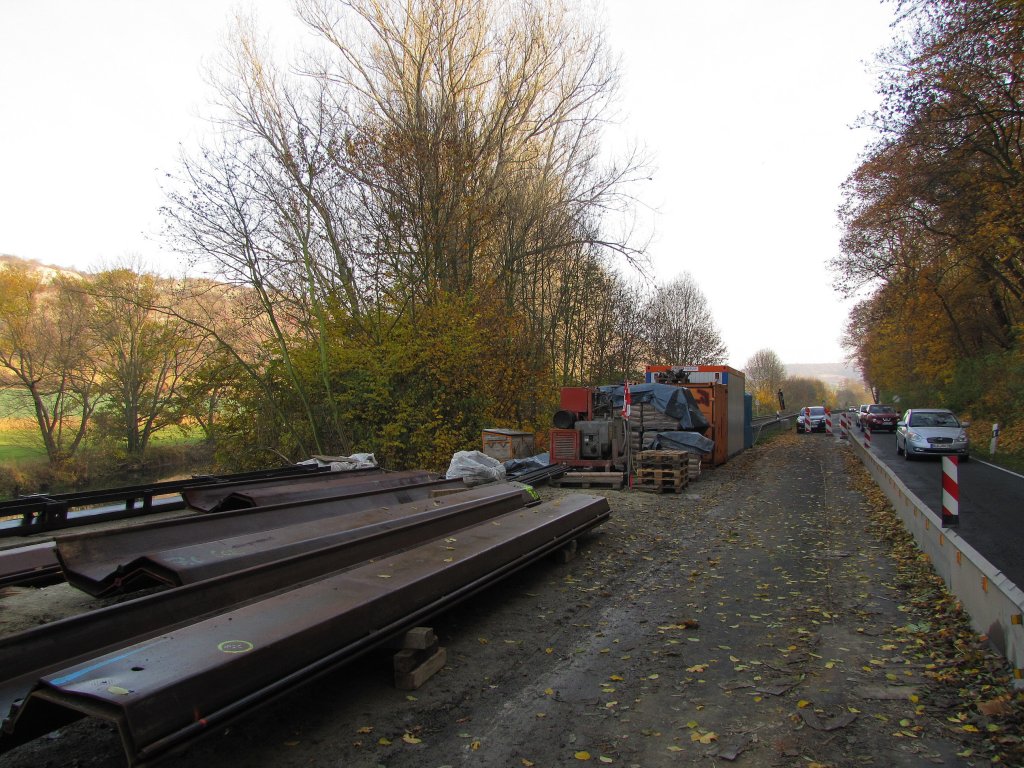 Während den Bauarbeiten an der Strecke zwischen Laucha und Balgstädt wurde auch die B176 halbseitig gesperrt; 06.11.2011