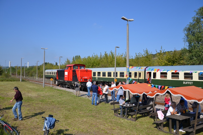 Zahlreiche Besucher beim 6. Dampflokfest in Karsdorf; 25.09.2011 (Foto: Roberto Franke)