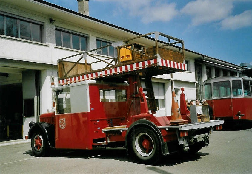 (067'123) - Aus dem Archiv: WV Winterthur - Saurer/Saurer (ex Bus Nr. 2) am 24. April 2004 in Winterthur, Depot Deutweg