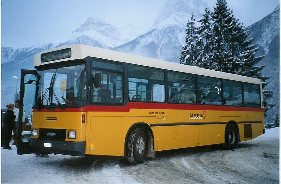 (082'419) - PostAuto Graubnden - GR 102'341 - NAW/Hess (ex P 24'457) am 1. Januar 2006 beim Bahnhof Scuol-Tarasp