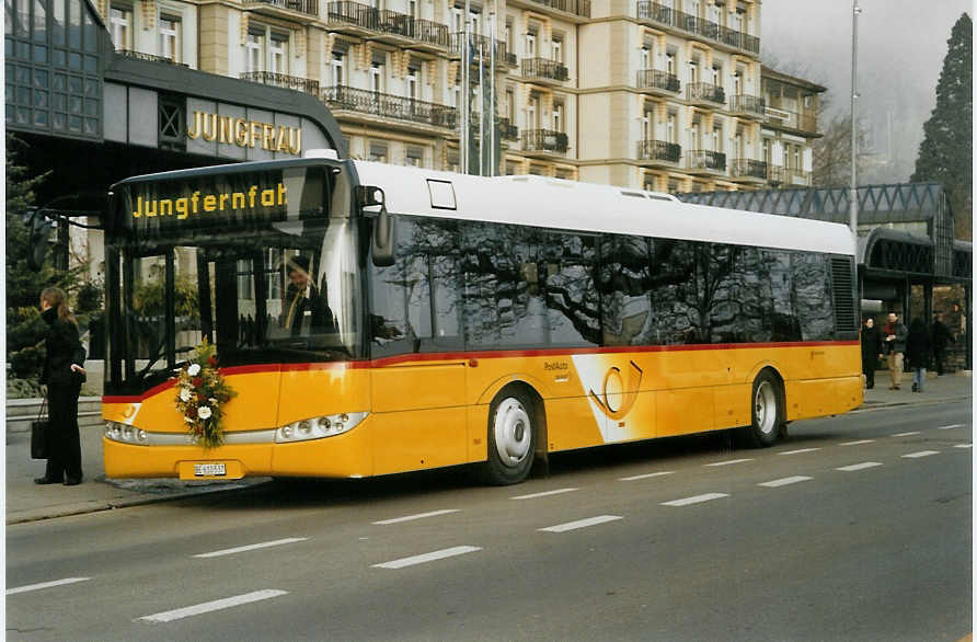 (082'604) - PostAuto Bern - BE 610'537 - Solaris am 14. Januar 2006 in Interlaken, Jungfrau