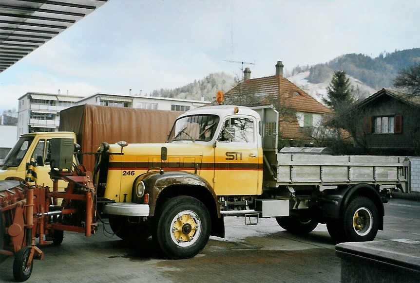 (082'706) - Aus dem Archiv: STI Thun - Nr. 246 - Saurer (ex Nr. 146) am 22. Januar 2006 in Thun, Garage