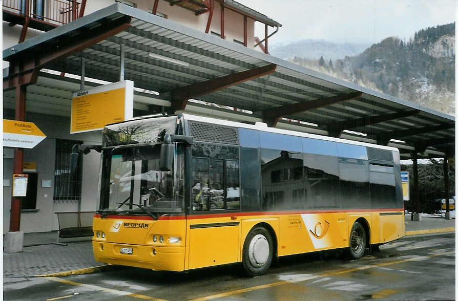 (082'732) - AVG Meiringen - BE 171'453 - Neoplan (ex Selfors, Meiringen) am 22. Januar 2006 in Meiringen, Postautostation