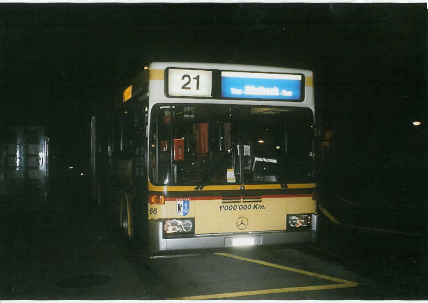 (084'035) - STI Thun - Nr. 66/BE 371'366 - Mercedes am 1. April 2006 beim Bahnhof Thun