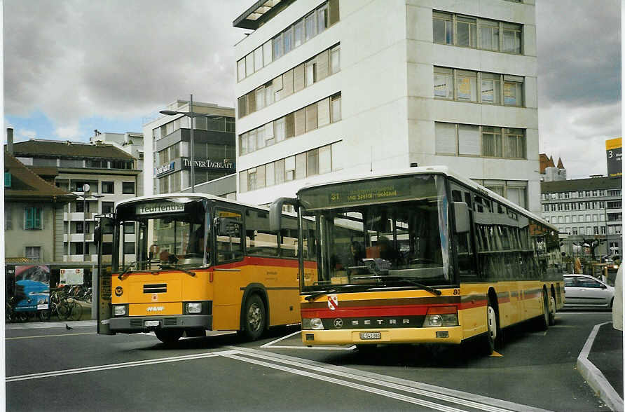 (084'202) - Moser, Teuffenthal - BE 142'017 - NAW/R&J (ex Burri, Teuffenthal) + STI Thun - Nr. 80/BE 543'380 - Setra am 3. April 2006 beim Bahnhof Thun