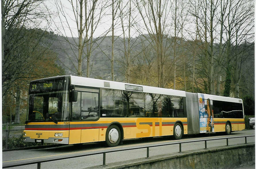 (084'219) - STI Thun - Nr. 104/BE 577'104 - MAN am 12. April 2006 bei der Schifflndte Thun